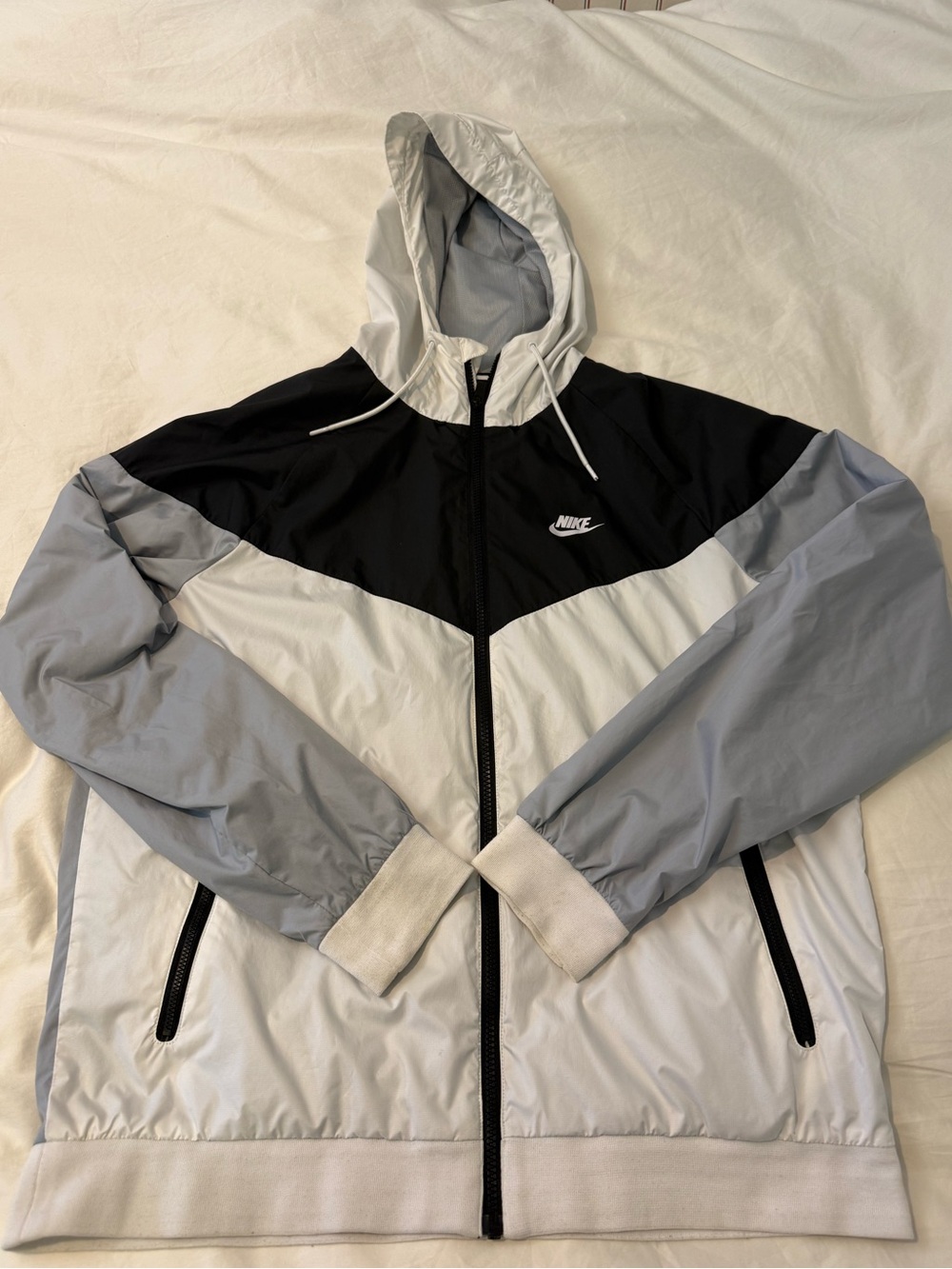 Nike Men’s Black, Light Gray & White Hooded Windbreaker Jacket